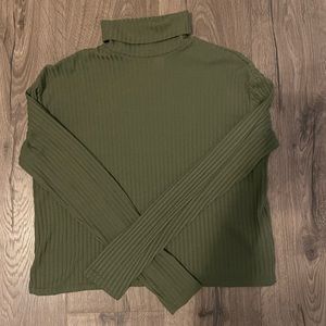 Cropped turtleneck long sleeve